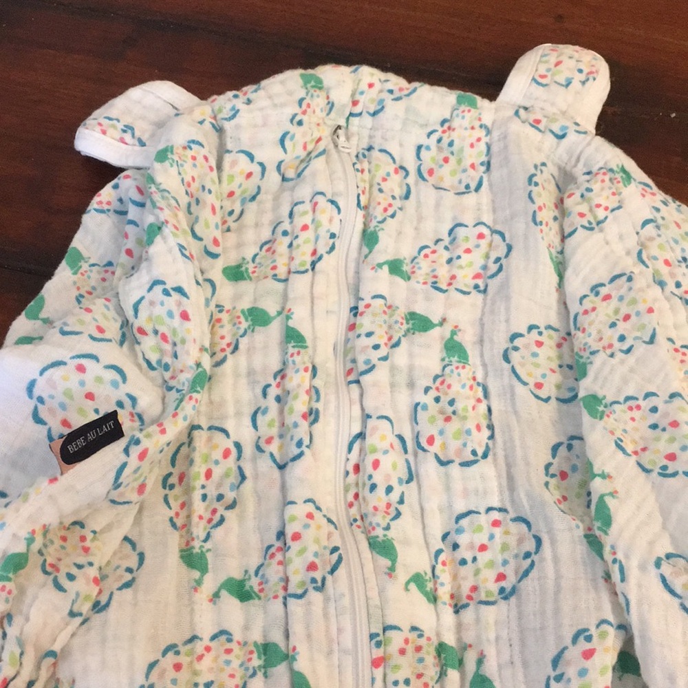 Peacock' Muslin Car Seat Cover
BÉBÉ AU LAIT